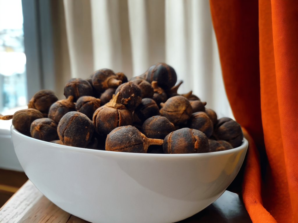 The Synergy of Honey and Gorontula: A Natural Alliance to Boost Fertility 6 Bowl of goron tula fruit : Bol de fruits de goron tula