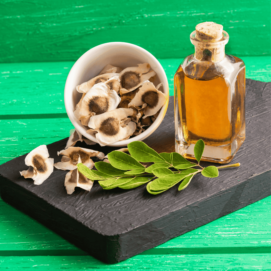 Top 10 Bienfaits de la Poudre de Moringa pour les Femmes 6 Moringa seeds and moringa oil